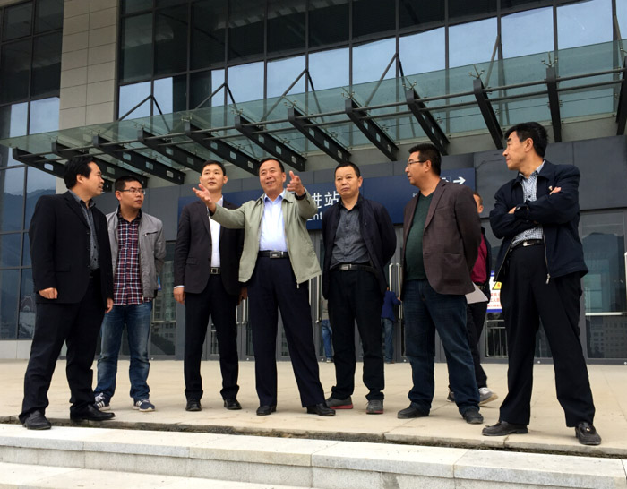 住房和城鄉(xiāng)建設局領(lǐng)導檢查指導階州廣場項目建設