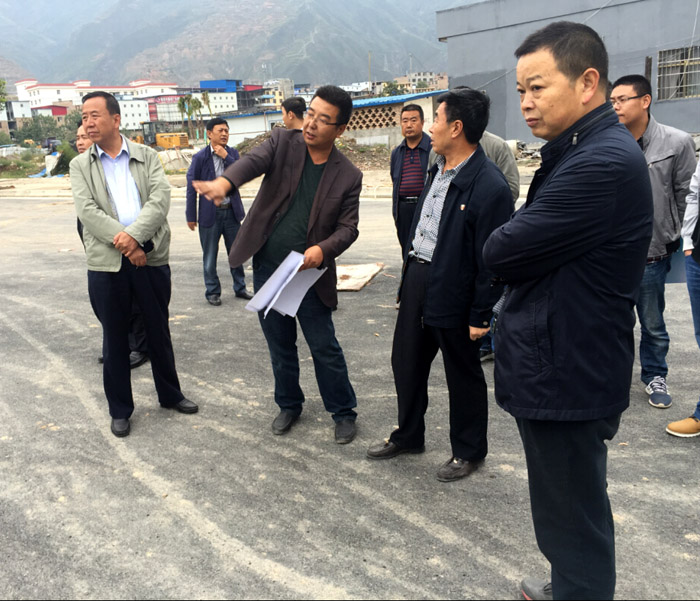 住房和城鄉(xiāng)建設局領(lǐng)導檢查指導階州廣場項目建設