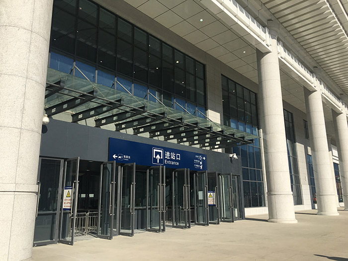 全國、省市政協(xié)委員體驗蘭渝鐵路、視察階州廣場