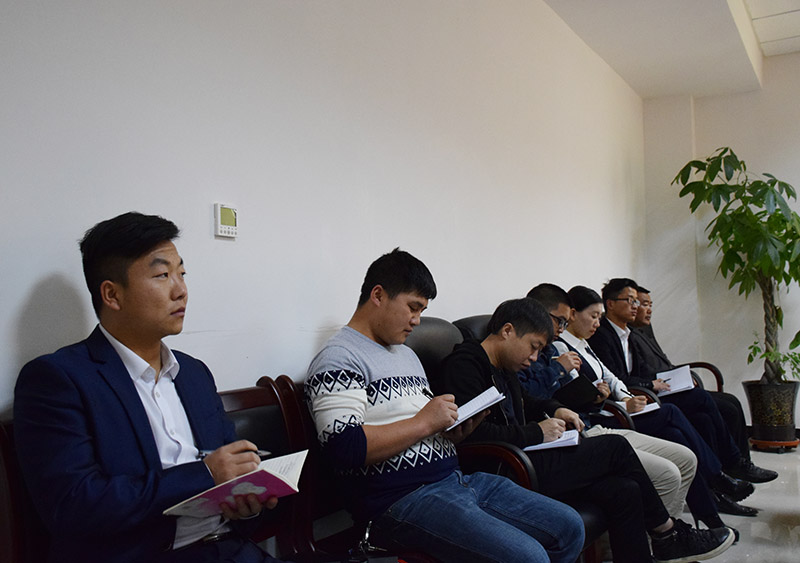 公司認(rèn)真?zhèn)鬟_學(xué)習(xí)市第四次黨代會精神