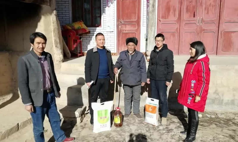 堅持精準幫扶，合力脫貧攻堅——市龍江城鄉(xiāng)發(fā)展集團、隴南太平洋財險公司聯(lián)合開展幫扶文縣橋頭鎮(zhèn)安子坡村2019年春節(jié)慰問活動