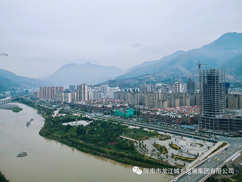 匠心傾注、喜封金頂——龍江?雙子座商住小區(qū)主體順利封頂