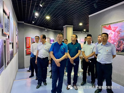 市龍江城鄉(xiāng)發(fā)展集團(tuán)黨委開展“不忘初心、牢記使命”紀(jì)念建黨98周年主題黨日活動